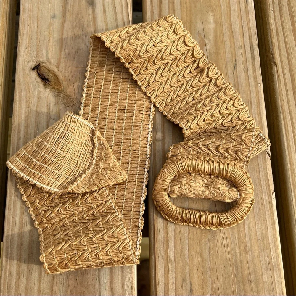 - Vintage 70’s Wide Woven Belt! EUC!